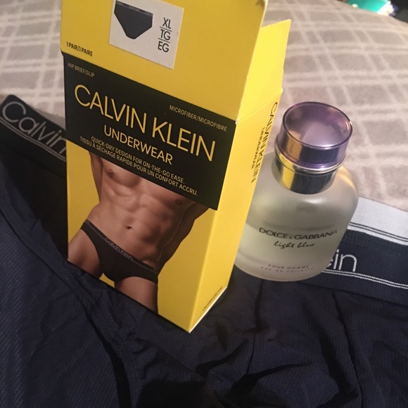 Calvin Klein - Picture 4 of 7